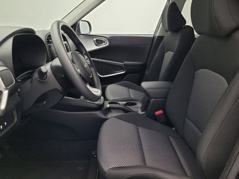 Used 2025 Kia Soul LX w/ LX Technology Package image 17