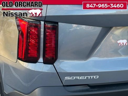 Used 2023 Kia Sorento S AWD/4WD image 9