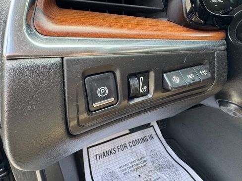 Used 2017 Cadillac XT5 Platinum AWD/4WD image 19