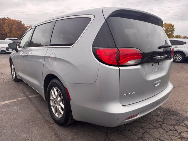 Used 2023 Chrysler Voyager LX FWD image 4