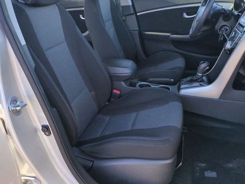 Used 2017 Hyundai Elantra GT image 19