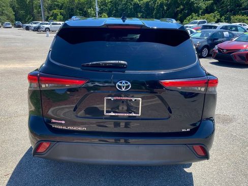 Used 2021 Toyota Highlander XLE FWD image 12