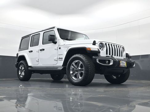 Used 2022 Jeep Wrangler Unlimited Sahara w/ Dual Top Group image 23