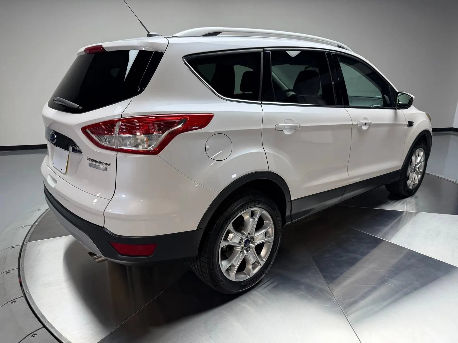 Used 2016 Ford Escape Titanium w/ Equipment Group 301A FWD image 2