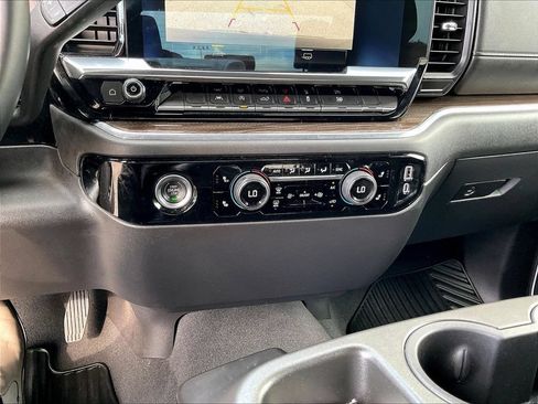 Used 2023 Chevrolet Silverado 1500 LT AWD/4WD image 25