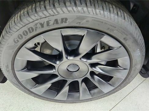 Used 2025 Tesla Model Y Long Range image 58