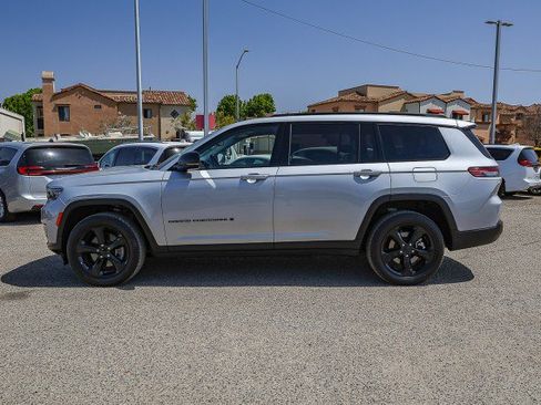 Used 2022 Jeep Grand Cherokee L Limited w/ Black Appearance Package AWD/4WD image 7