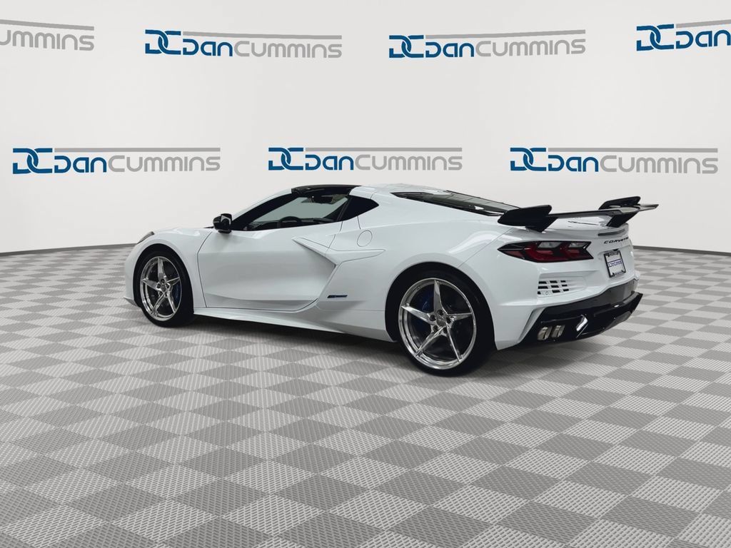 New 2026 Chevrolet Corvette E-Ray w/ Stealth Interior Trim Package AWD/4WD image 6