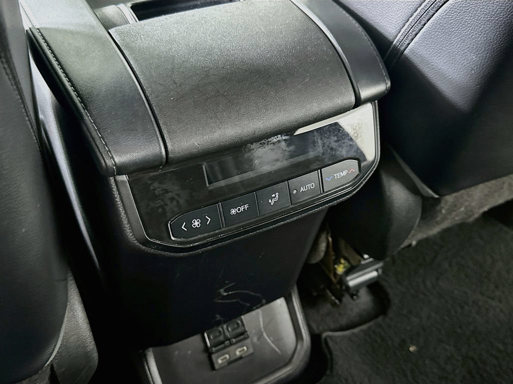 Used 2022 Toyota Highlander XLE AWD/4WD image 33