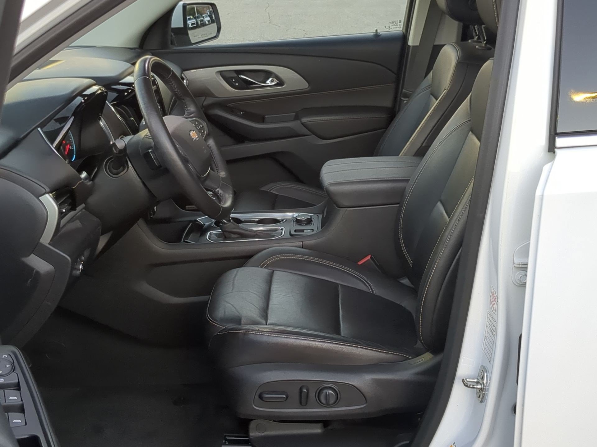 Used 2020 Chevrolet Traverse LT w/ LT Premium Package AWD/4WD image 11