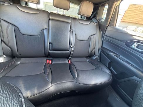 Used 2025 Jeep Compass Trailhawk image 36