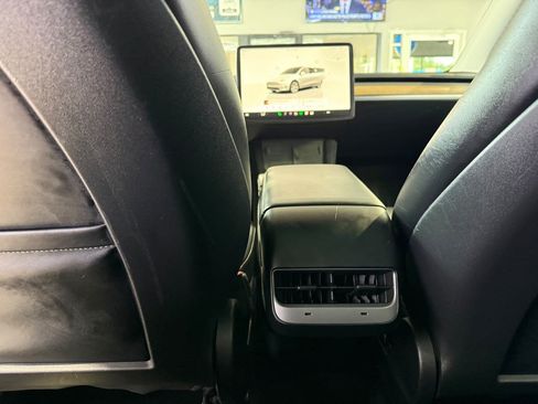 Used 2023 Tesla Model Y Long Range AWD/4WD image 19