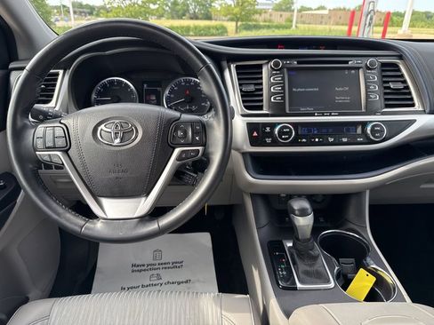 Used 2018 Toyota Highlander Plus AWD/4WD image 10