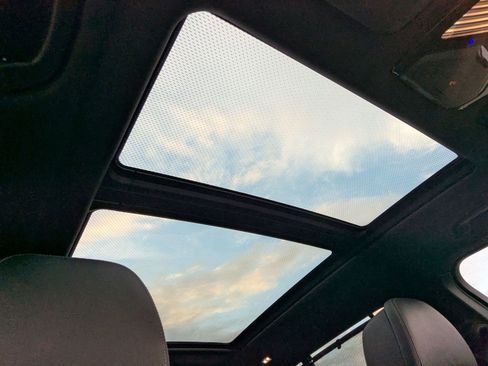 Used 2022 BMW X5 M50i w/ Executive Package image 25