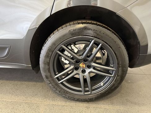 Certified 2021 Porsche Macan Turbo image 11