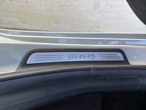 Used 2024 Genesis G70 2.5T image 7