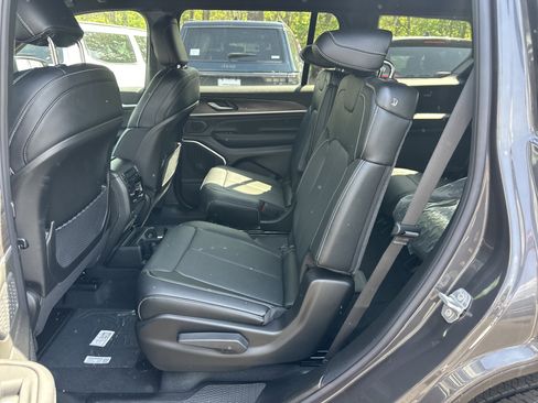 New 2026 Jeep Grand Cherokee L Limited AWD/4WD image 28