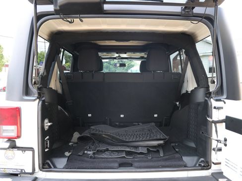 Used 2018 Jeep Wrangler Unlimited Sport S AWD/4WD image 33