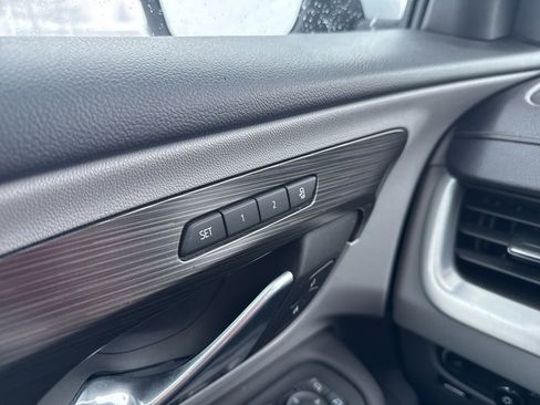 Used 2022 GMC Terrain SLT image 24