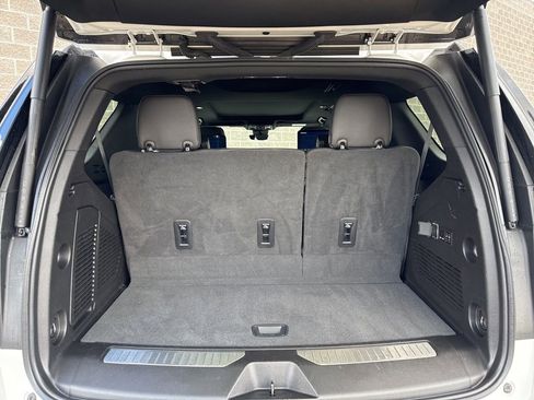 Used 2023 Chevrolet Tahoe Premier AWD/4WD image 43