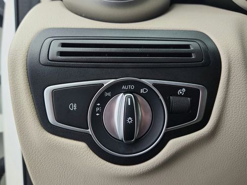 Used 2022 Mercedes-Benz GLC 300 4MATIC image 33