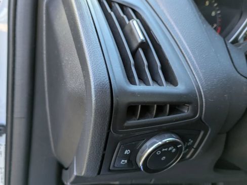 Used 2014 Ford Focus SE w/ Equipment Group 201A image 9