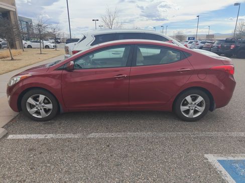 Used 2013 Hyundai Elantra GLS w/ Preferred Pkg image 2