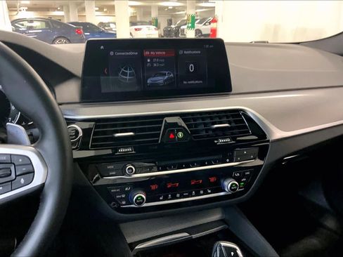 Used 2019 BMW 530i xDrive w/ M Sport Package image 6