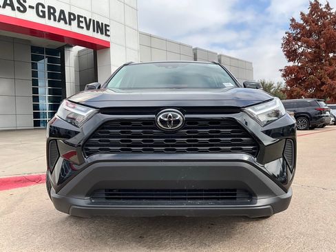 Used 2025 Toyota RAV4 XLE image 4