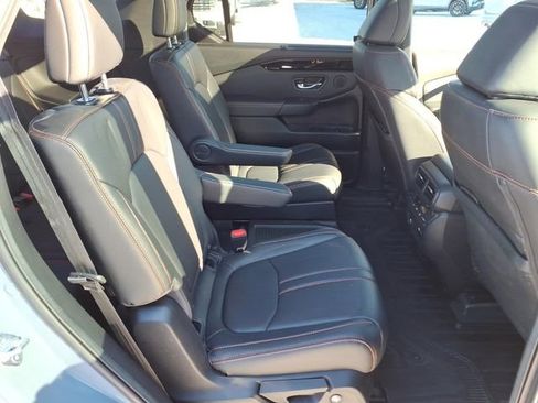 Used 2023 Honda Pilot TrailSport image 25