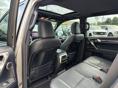 Used 2023 Lexus GX 460 Luxury w/ Accessory Package AWD/4WD image 15