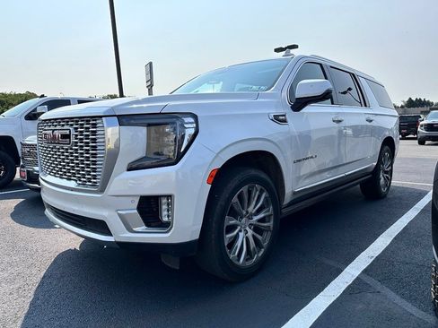 Used 2021 GMC Yukon XL Denali w/ Denali Ultimate Package AWD/4WD image 2