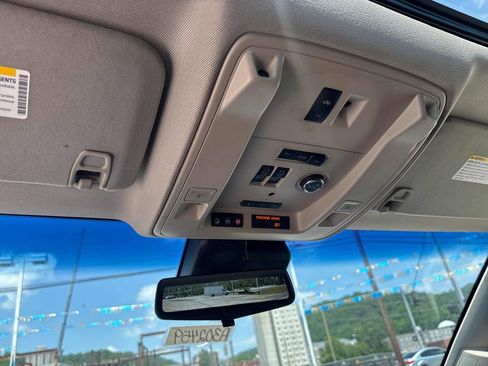 Used 2020 Cadillac Escalade Luxury AWD/4WD image 21