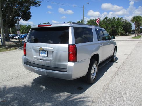 Used 2018 Chevrolet Suburban LT RWD image 7