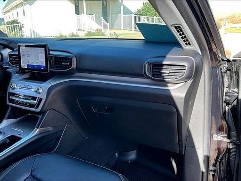 Used 2023 Ford Explorer XLT w/ Equipment Group 202A AWD/4WD image 27