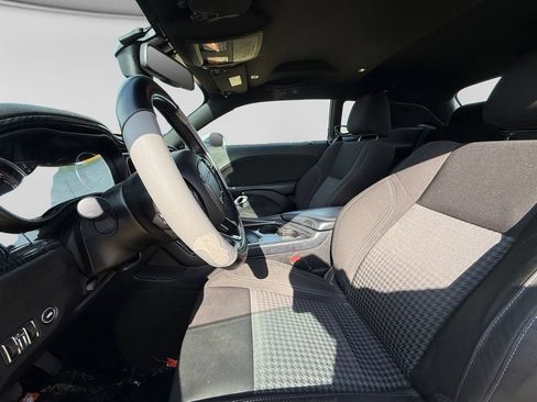 Used 2022 Dodge Challenger SXT RWD image 19