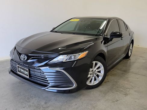 Used 2022 Toyota Camry LE FWD image 31