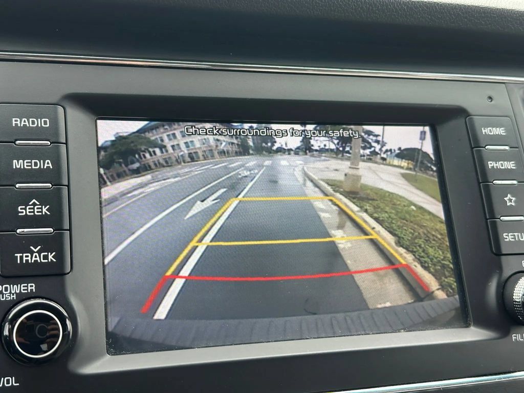 Used 2021 Kia Sedona LX FWD image 16