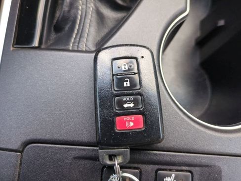 Used 2015 Toyota Camry XLE w/ Moonroof Package FWD image 28