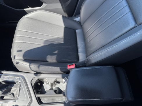 Used 2023 Volkswagen Tiguan SE R-Line FWD image 14