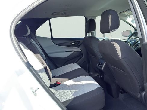 Used 2021 Chevrolet Equinox LT w/ Driver Convenience Package image 12