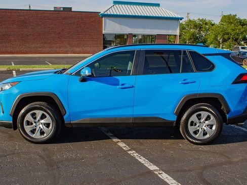 Used 2021 Toyota RAV4 LE FWD image 5