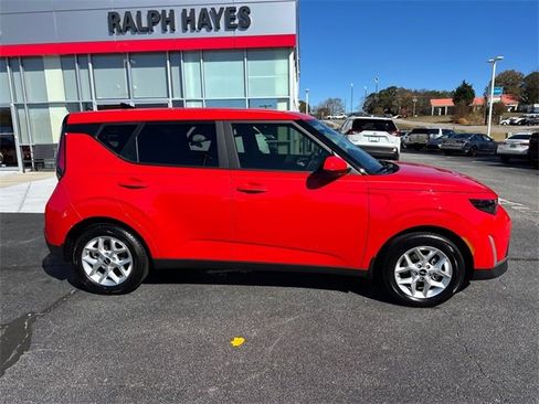 Used 2023 Kia Soul LX w/ LX Technology Package image 2