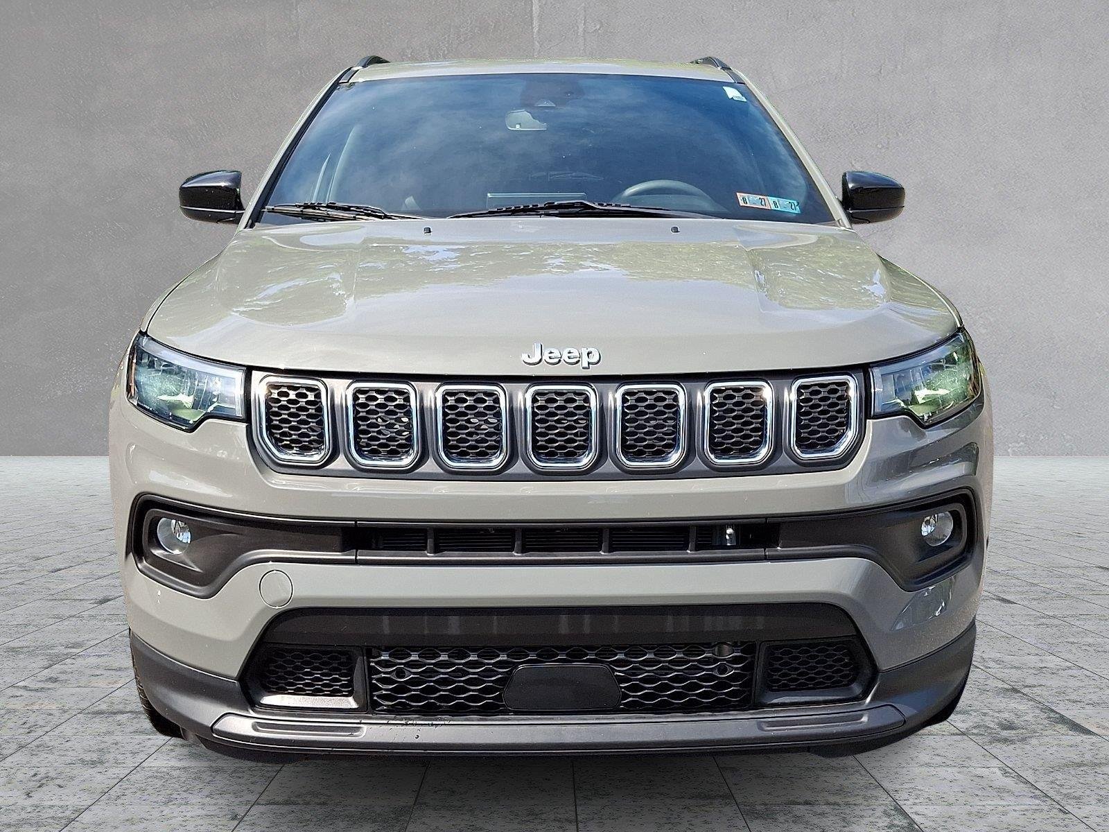 Used 2024 Jeep Compass Latitude AWD/4WD image 2