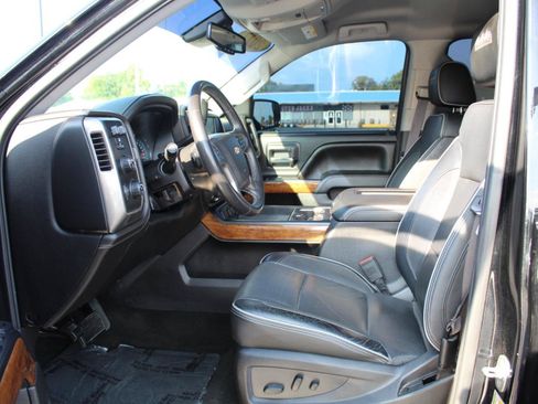 Used 2017 Chevrolet Silverado 1500 High Country AWD/4WD image 9