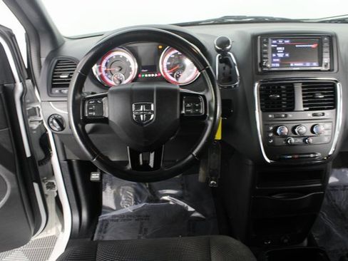 Used 2020 Dodge Grand Caravan SE image 9