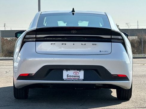 New 2026 Toyota Prius SE image 5
