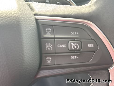 Certified 2025 Jeep Grand Cherokee Laredo X image 32