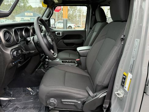 Used 2023 Jeep Wrangler Unlimited w/ Cold Weather Group AWD/4WD image 12