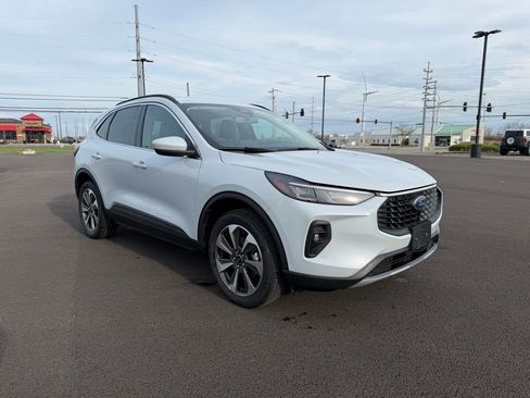 Used 2025 Ford Escape Platinum image 3